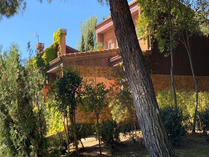 Foto: Vista del exterior del chal de los Ruiz. (JMV/cedida)